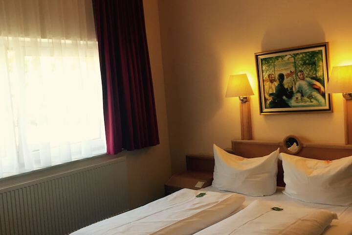 Room 10 of 35
