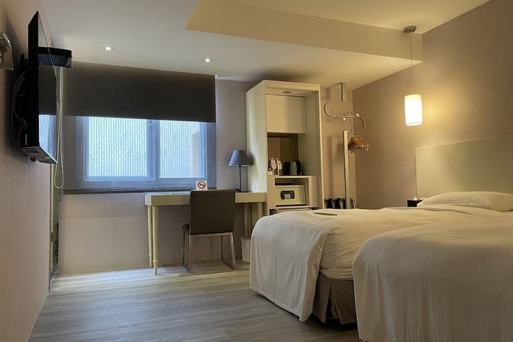 Room 10 of 67