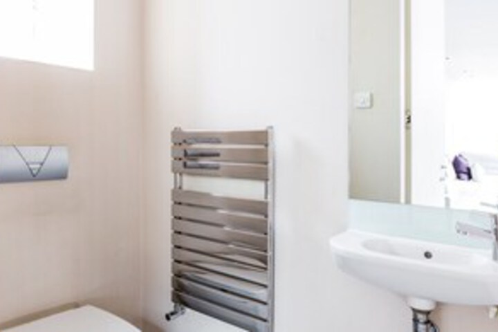 Room 4 of 28