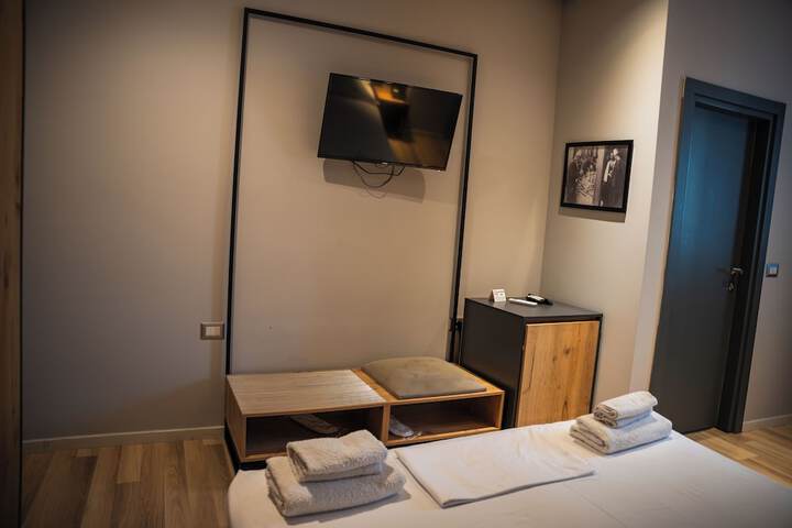 Room 9 of 32