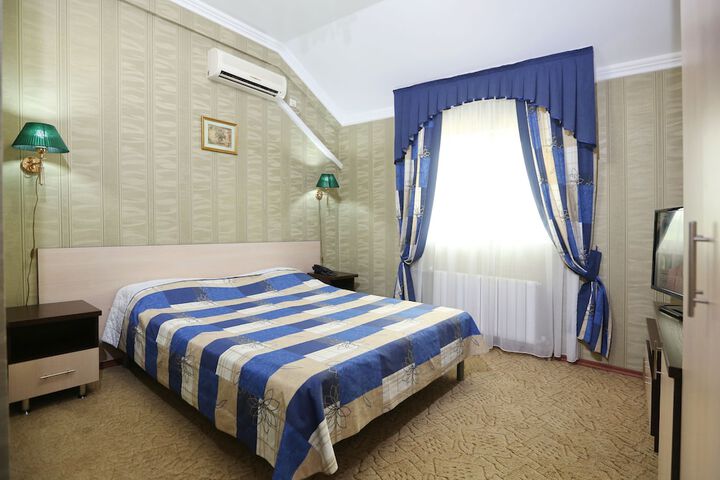 Room 4 of 24