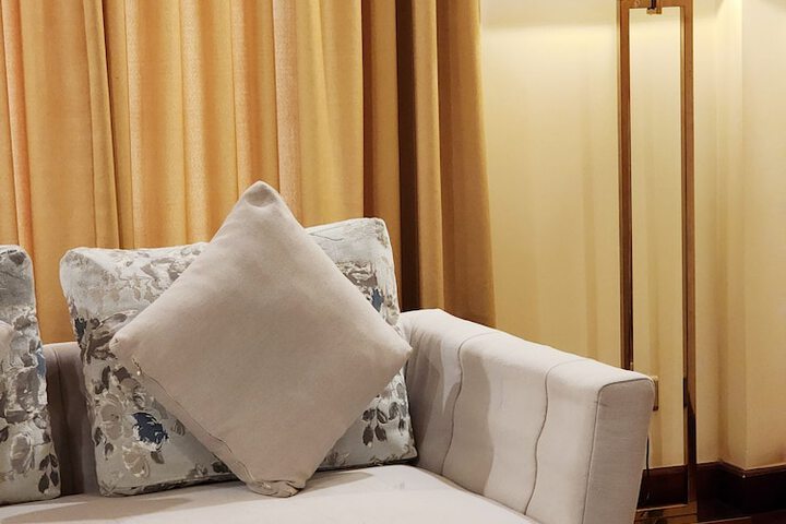 Room 23 of 142