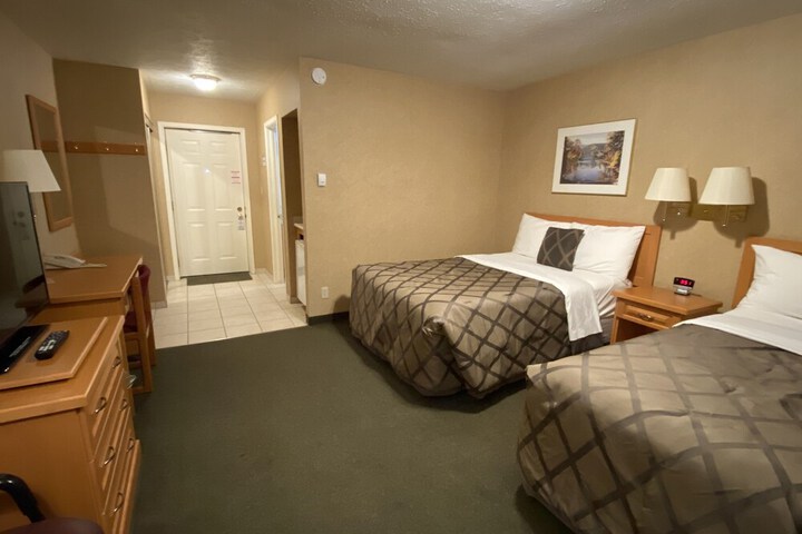 Room 25 of 99
