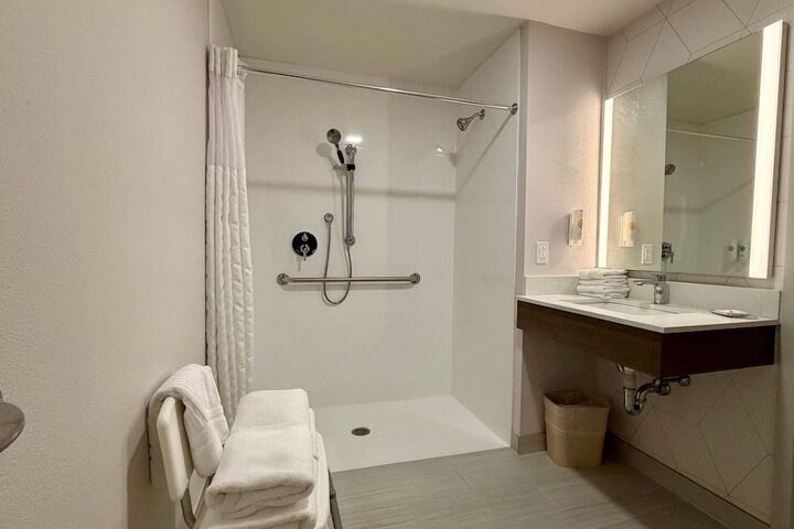 Room 42 of 92