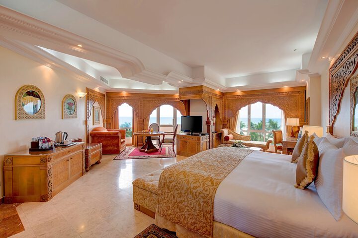 Room 16 of 185