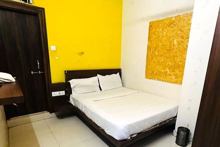 Room 7 of 25