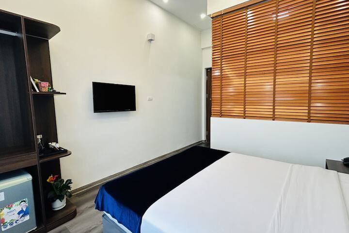 Room 28 of 83