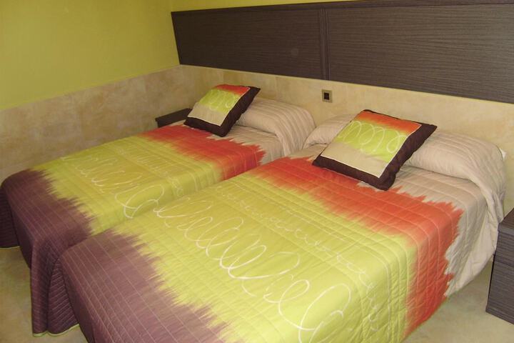 Room 9 of 37