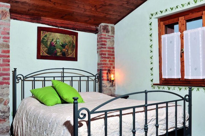 Room 2 of 24