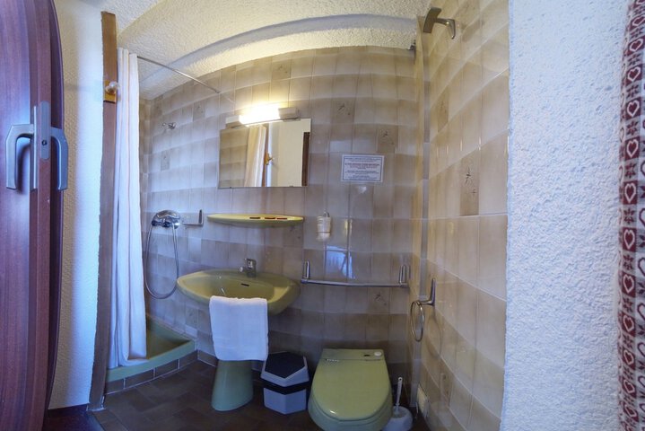 Room 49 of 60