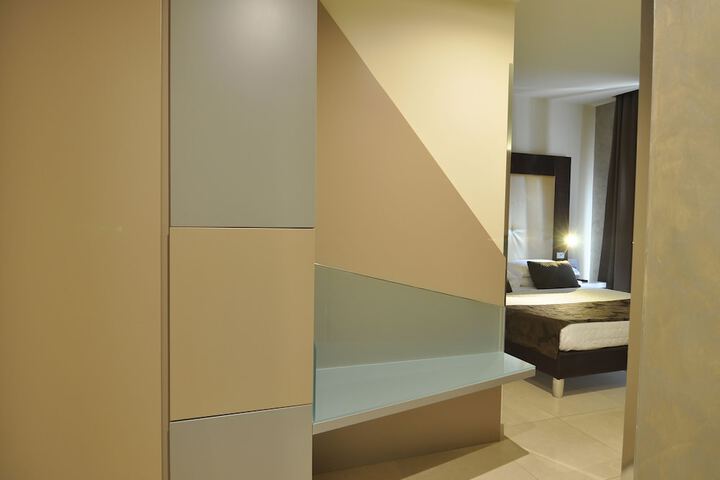Room 14 of 77