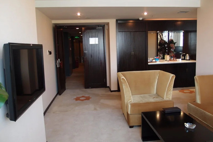 Room 5 of 6