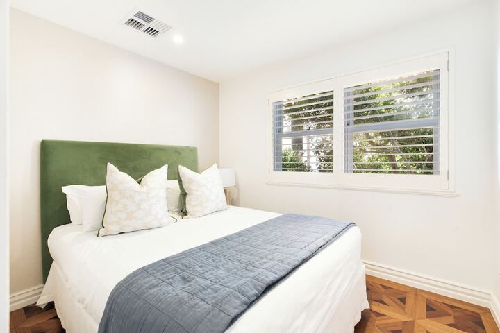 Room 10 of 73
