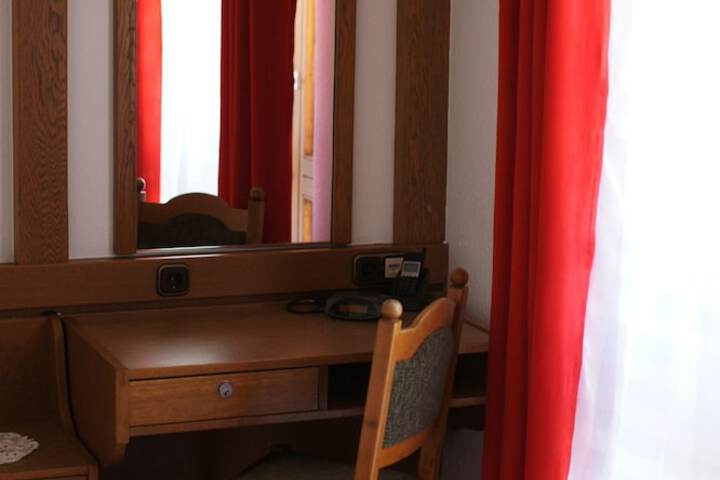 Room 11 of 65
