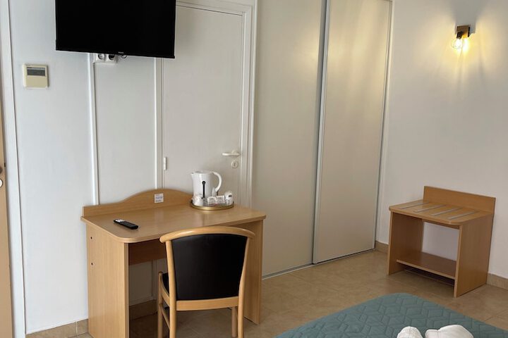 Room 14 of 37