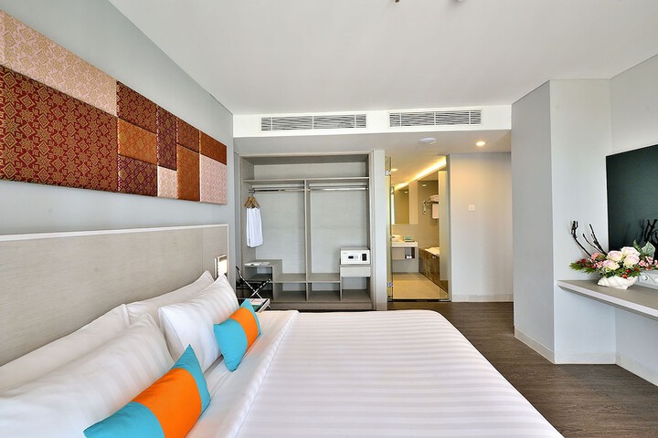 Room 12 of 92