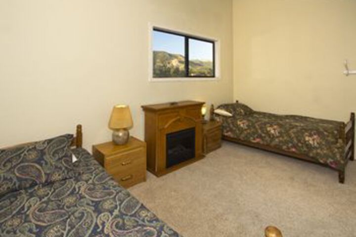 Room 6 of 13