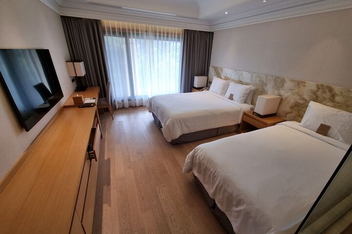 Room 30 of 100