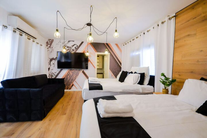 Room 9 of 43