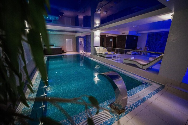 Hotel Pool