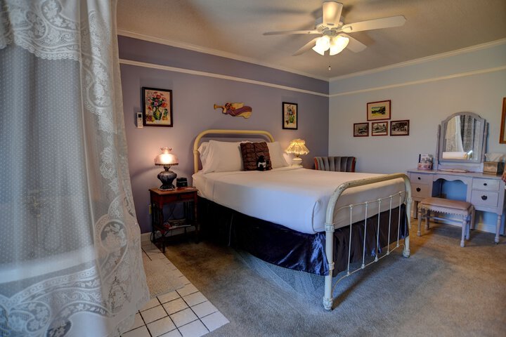 Room 53 of 96