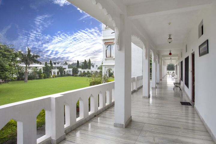 Hotel Exterior 44 of 45
