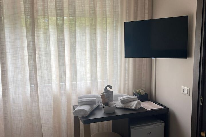 Room 4 of 49