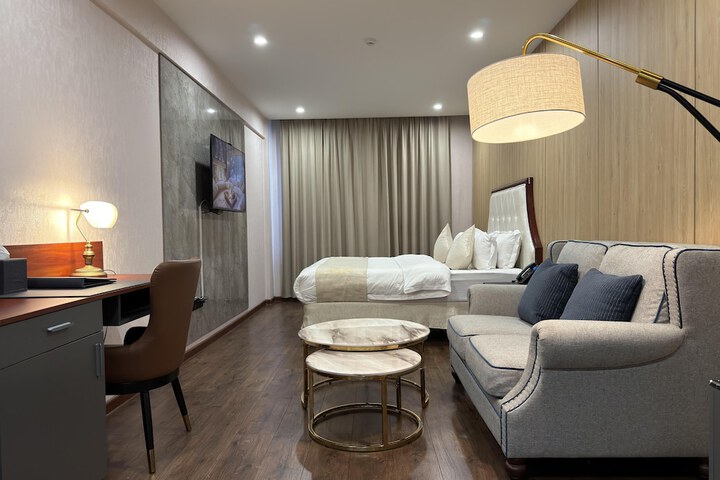 Room 6 of 19