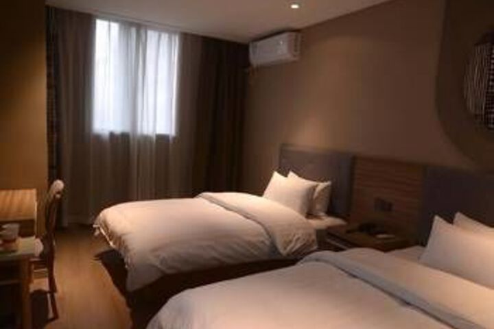 Room 5 of 14