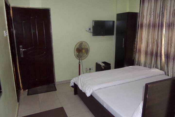 Room 7 of 35