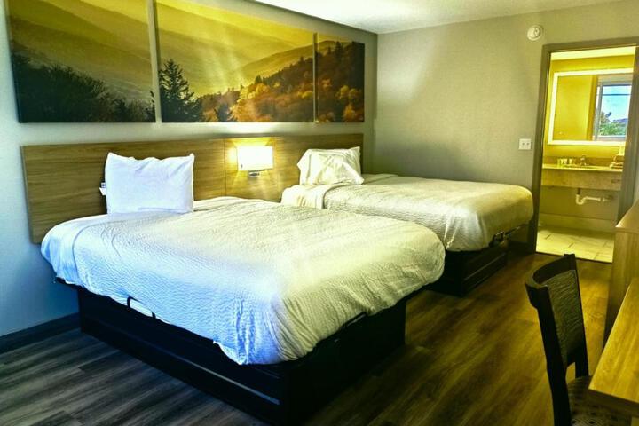 2 Queen Beds