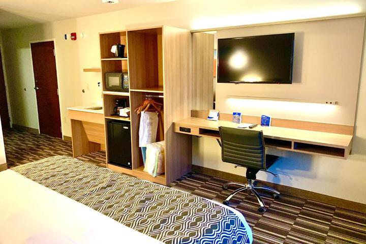 2 Queen Beds (2 of 14)