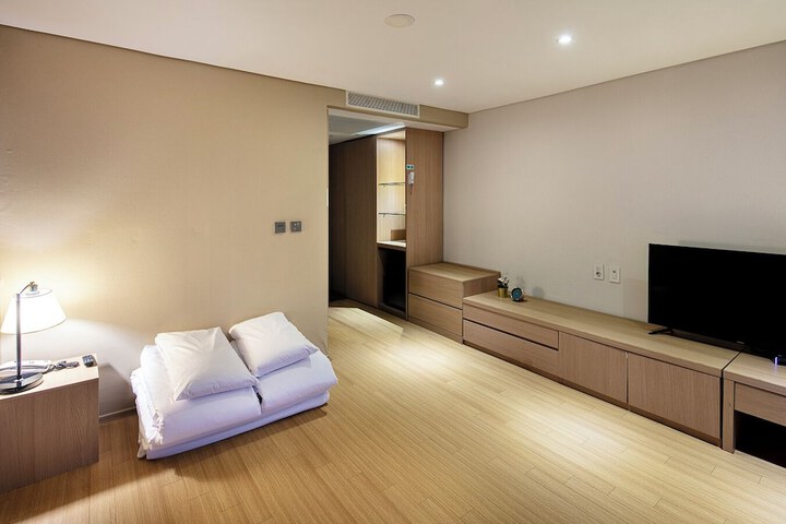 Room 27 of 122