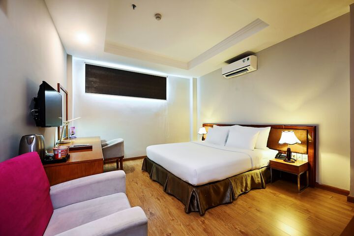 Room 8 of 33