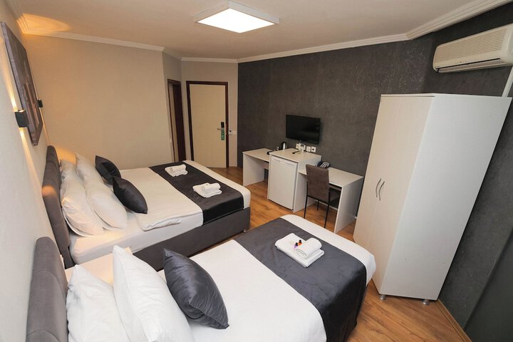Room 7 of 18