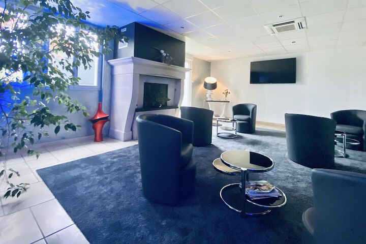 Lounge 61 of 72