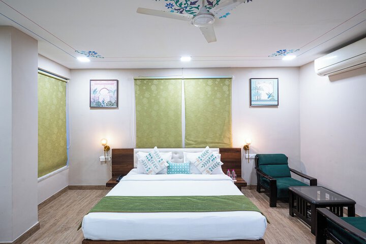 Room 15 of 34