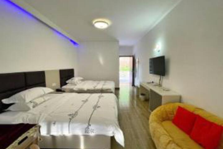 Room 8 of 9