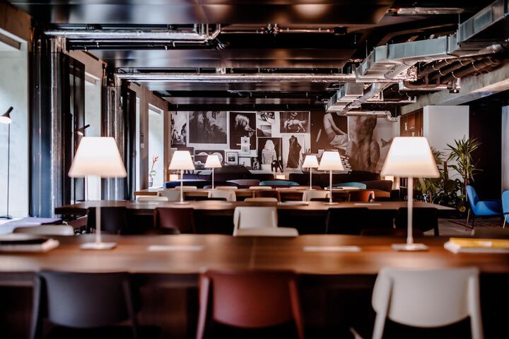 Lobby lounge