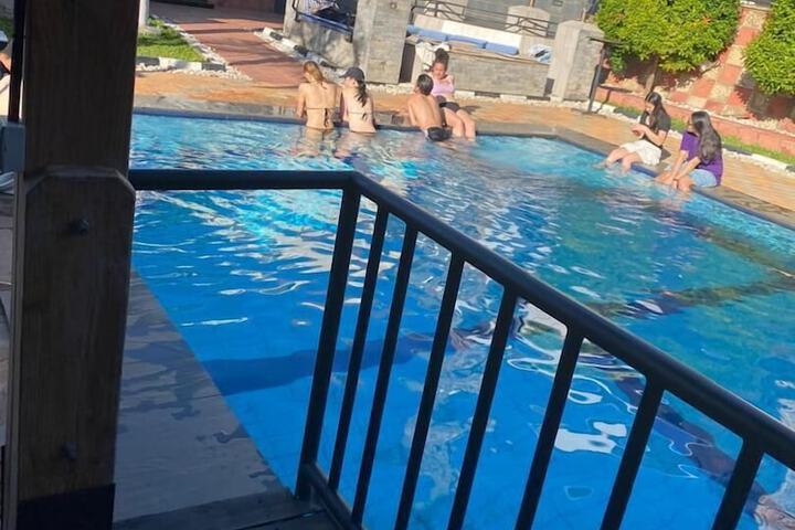 Pool 33 of 60