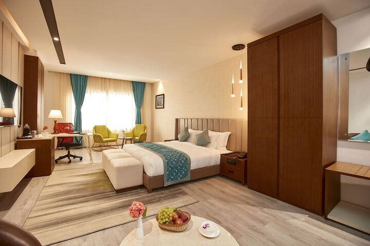 Room 5 of 28