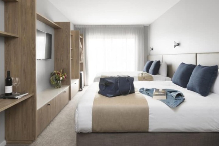 Room 4 of 27
