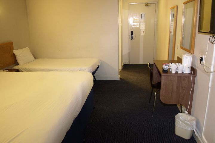Room 72 of 236