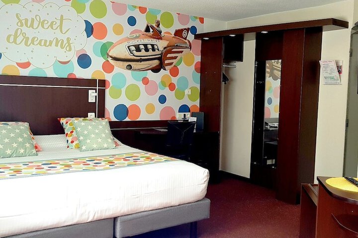 Room 5 of 46