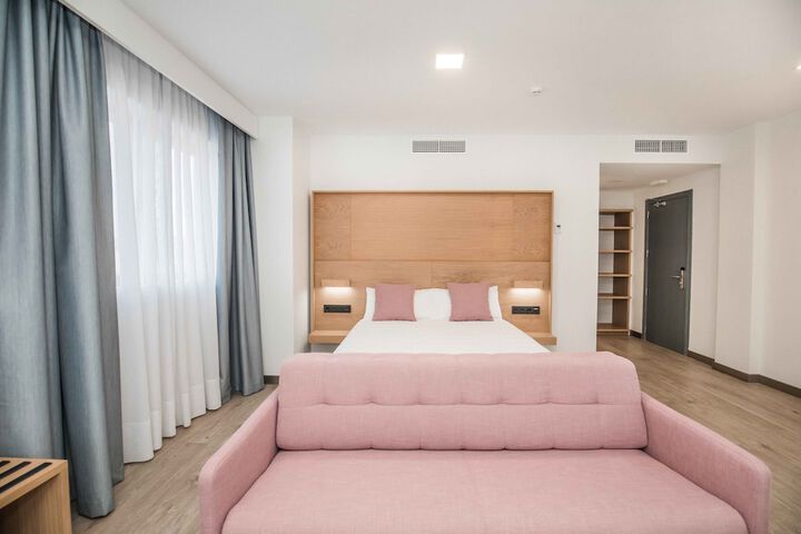 Room 13 of 30