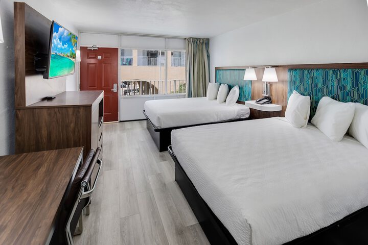 Standard Queen Room 2 Queen Beds Pet Room Only Newly Remodeled (18 of 22)