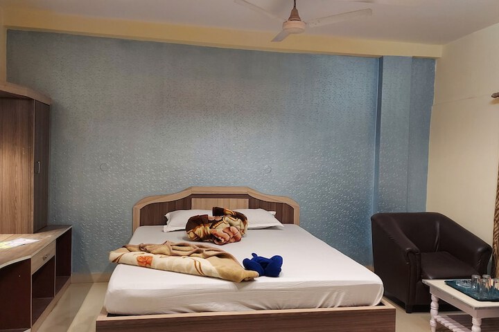 Room 10 of 16