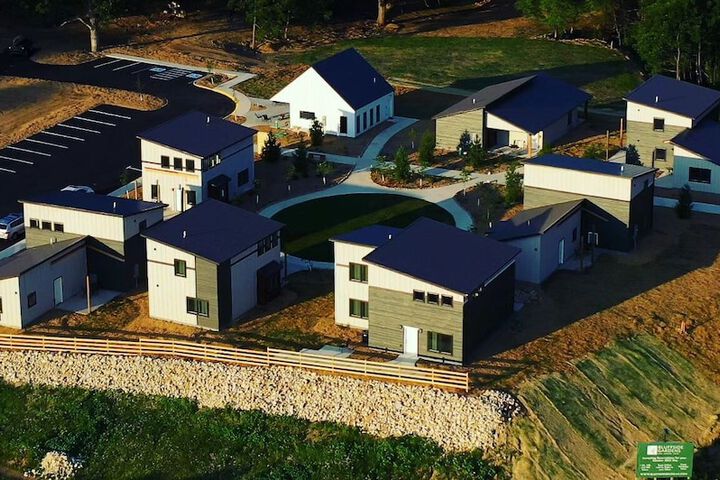 Hotel Exterior 105 of 105