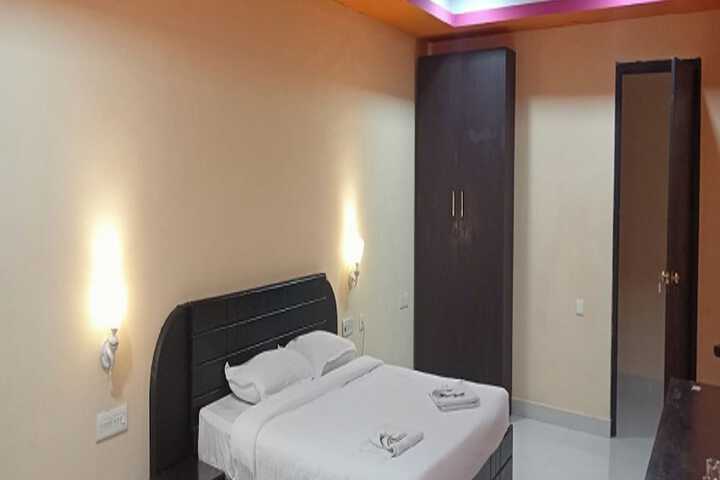 Room 5 of 17