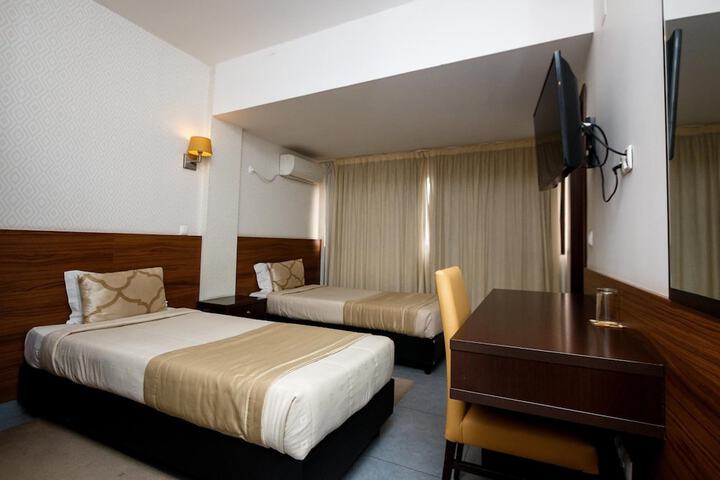Room 18 of 34